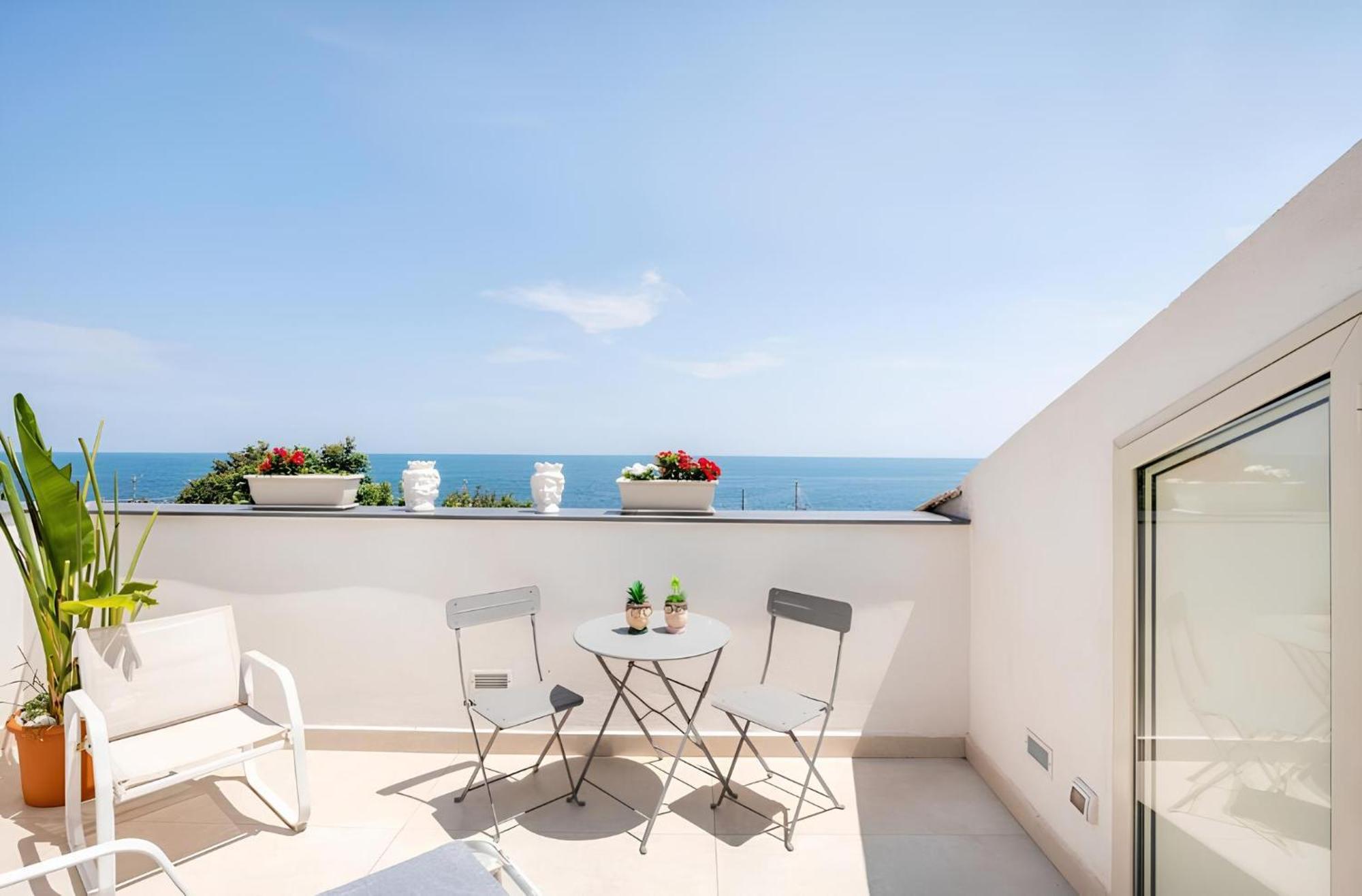 Mare Damuri Con Terrazza Vista Mare Catânia Exterior foto